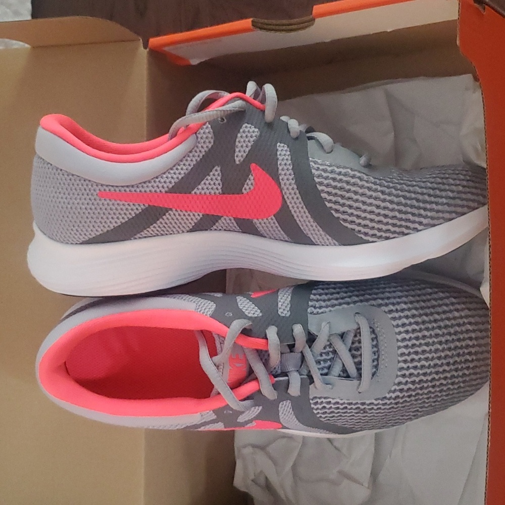 NIKE REVOLUTION 4 (GS) TENNIS SHOES
